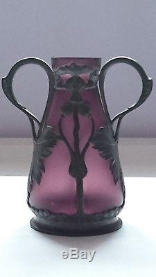 Vase typiquement Art Nouveau, Jugendstil, verre fumé, monture étain, circa 1900